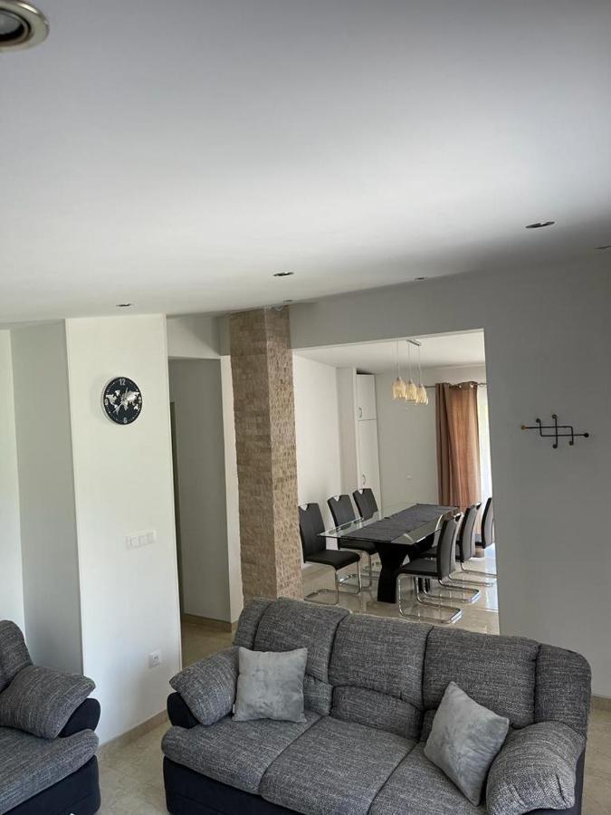Apartman Nature Zvecanje ภายนอก รูปภาพ